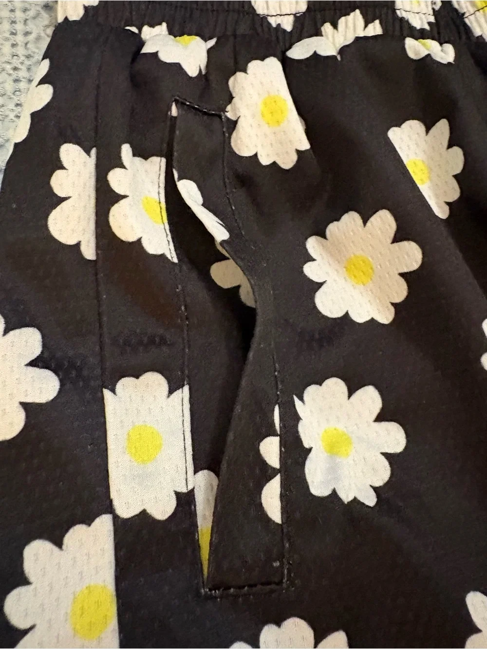 Killcrew Black Daisy Print Athletic Shorts sz XS